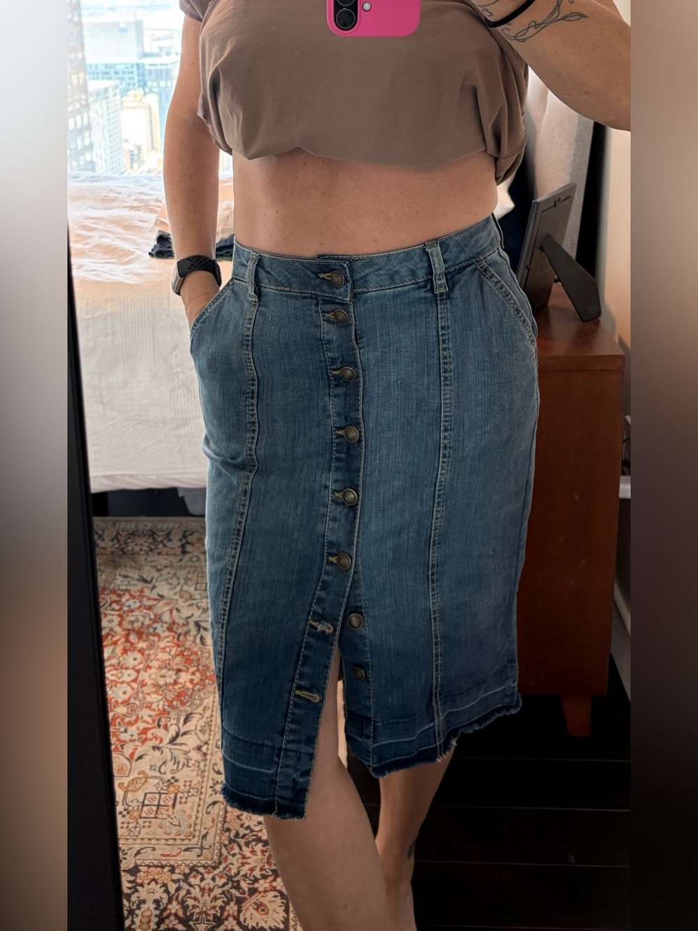 Stretch buttoned denim skirt